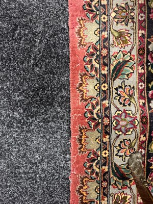 Lot 730 - A LARGE GOOD QUALITY PERSIAN PINK WOOL MEDALLION CARPET