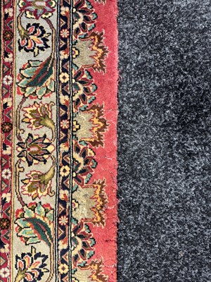 Lot 730 - A LARGE GOOD QUALITY PERSIAN PINK WOOL MEDALLION CARPET