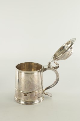 Lot 366 - A WILLIAM AND MARY SILVER LIDDED TANKARD