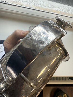 Lot 366 - A WILLIAM AND MARY SILVER LIDDED TANKARD