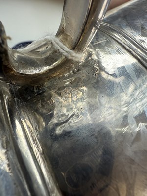 Lot 366 - A WILLIAM AND MARY SILVER LIDDED TANKARD