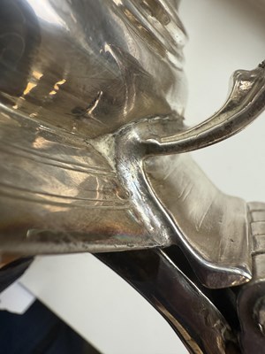 Lot 366 - A WILLIAM AND MARY SILVER LIDDED TANKARD