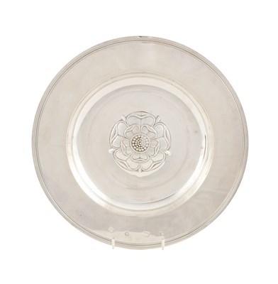 Lot 459 - AN ELIZABETH II CASED SILVER TUDOR ROSE DISH