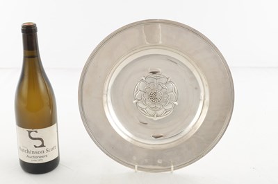 Lot 459 - AN ELIZABETH II CASED SILVER TUDOR ROSE DISH