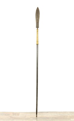 Lot 482 - A 19TH CENTURY AFRICAN TRIBAL SPEAR