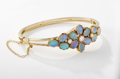 Lot 228 - AN 18CT GOLD OPAL AND DIAMOND BRACELET WITH MATCHING RING