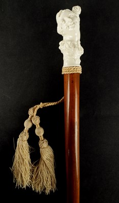 Lot AN 18TH CENTURY VIENNA PORCELAIN CANE HANDLE