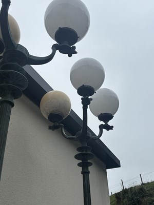 Lot 644 - A RARE PAIR OF EARLY 20TH CENTURY BRONZE COUNTRY HOUSE LAMP POSTS