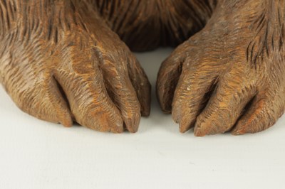 Lot 752 - A LARGE 19TH CENTURY BLACK FOREST CARVED LINDEN WOOD MUSICAL DOGS HEAD TABACCO BOX