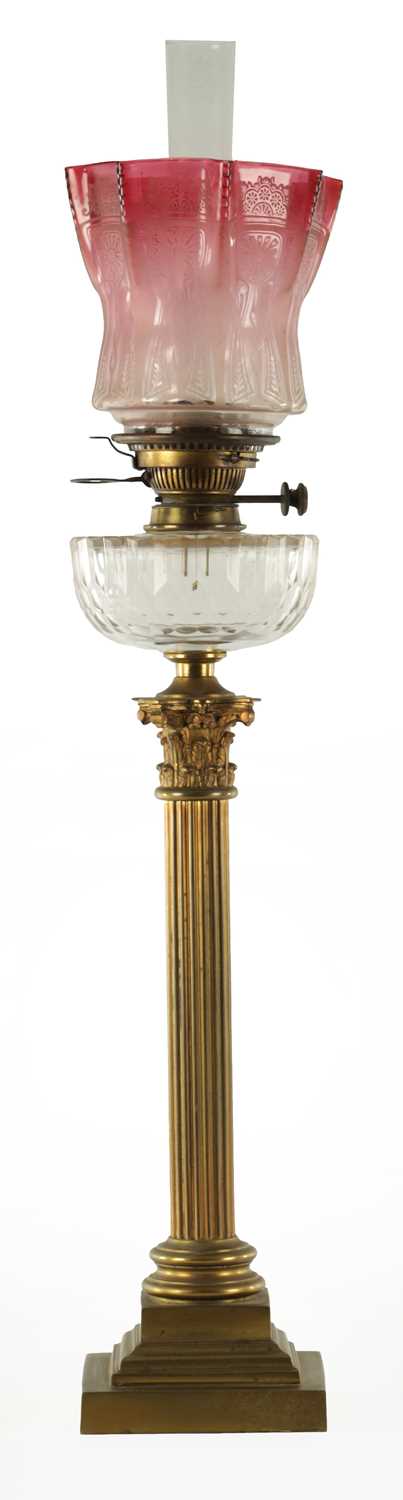 Lot 539 - A 19TH CENTURY BRASS CORINTHIAN COLUMN OIL LAMP