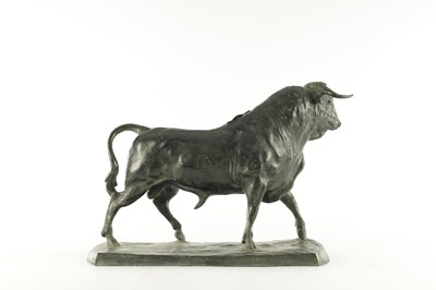 Lot 691 - ATT. MARIANO BENLLIURE. A LARGE EARLY 20TH CENTURY PATINATED BRONZE SCULPTURE OF A SPANISH BULL DATED 1923
