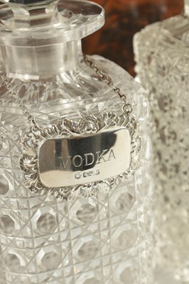 Lot 705 - A 19TH CENTURY BUR WALNUT LIDDED DECANTER BOX