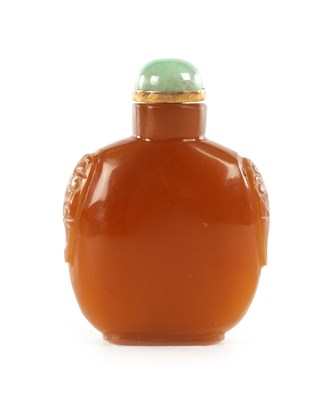 Lot A CHINESE CARVED AGATE SNUFF BOTTLE