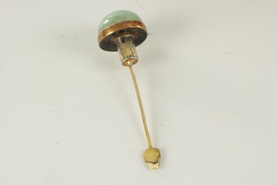 Lot 153 - A CHINESE CARVED AGATE SNUFF BOTTLE