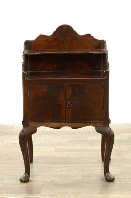 Lot A 20TH CENTURY QUEEN ANNE STYLE FIGURED MAHOGANY BEDSIDE CABINET