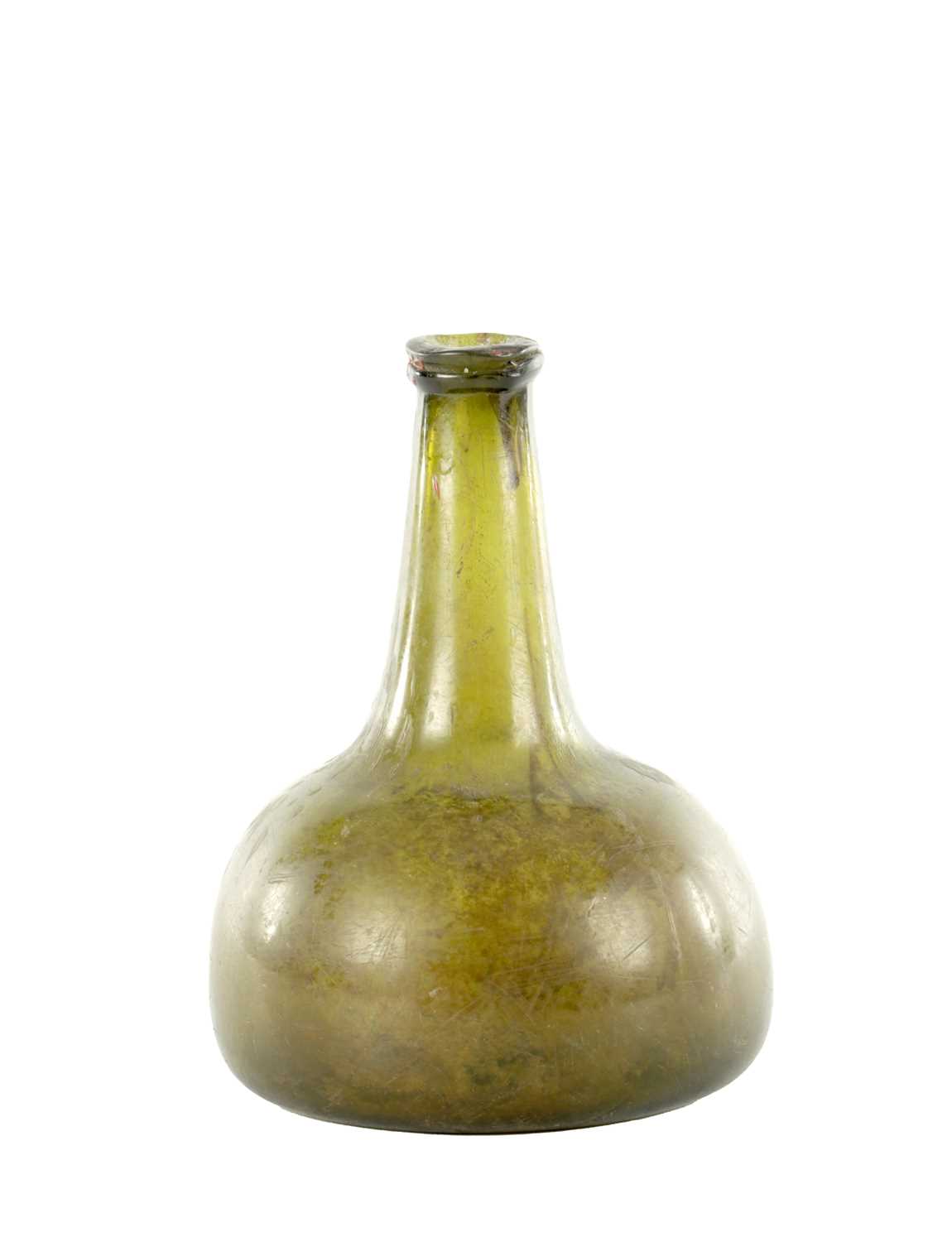 Lot 2 - AN 18TH CENTURY GLASS ONION BOTTLE