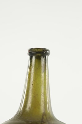 Lot 2 - AN 18TH CENTURY GLASS ONION BOTTLE