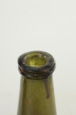 Lot 2 - AN 18TH CENTURY GLASS ONION BOTTLE