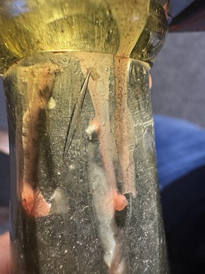 Lot 2 - AN 18TH CENTURY GLASS ONION BOTTLE
