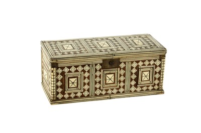 Lot 509 - A 17TH/18TH CENTURY INDO-PROTUGUESE COLONIAL BONE AND HARDWOOD INLAID BOX