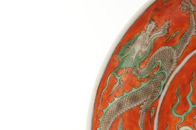 Lot 146 - A 19TH CENTURY CHINESE PORCELAIN DRAGON CHARGER