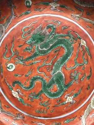 Lot 146 - A 19TH CENTURY CHINESE PORCELAIN DRAGON CHARGER