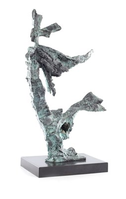 Lot 692 - LEONIE GIBBS. A LARGE CONTEMPORARY PATINATED BRONZE SCULPTURE