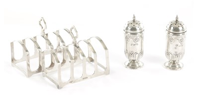 Lot A PAIR OF SMALL SILVER TOAST RACKS TOGETHER WITH A PAIR OF SILVER PEPPERETTES