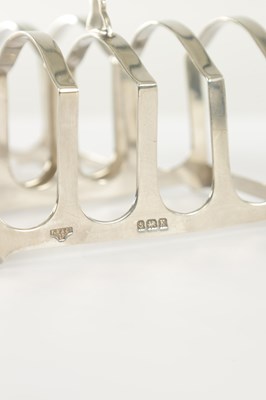 Lot 4 - A PAIR OF SMALL SILVER TOAST RACKS TOGETHER WITH A PAIR OF SILVER PEPPERETTES