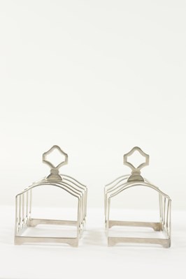 Lot 4 - A PAIR OF SMALL SILVER TOAST RACKS TOGETHER WITH A PAIR OF SILVER PEPPERETTES