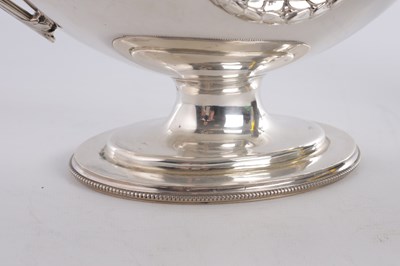 Lot 369 - F B THOMAS & CO. A VICTORIAN SOUP TUREEN AND COVER