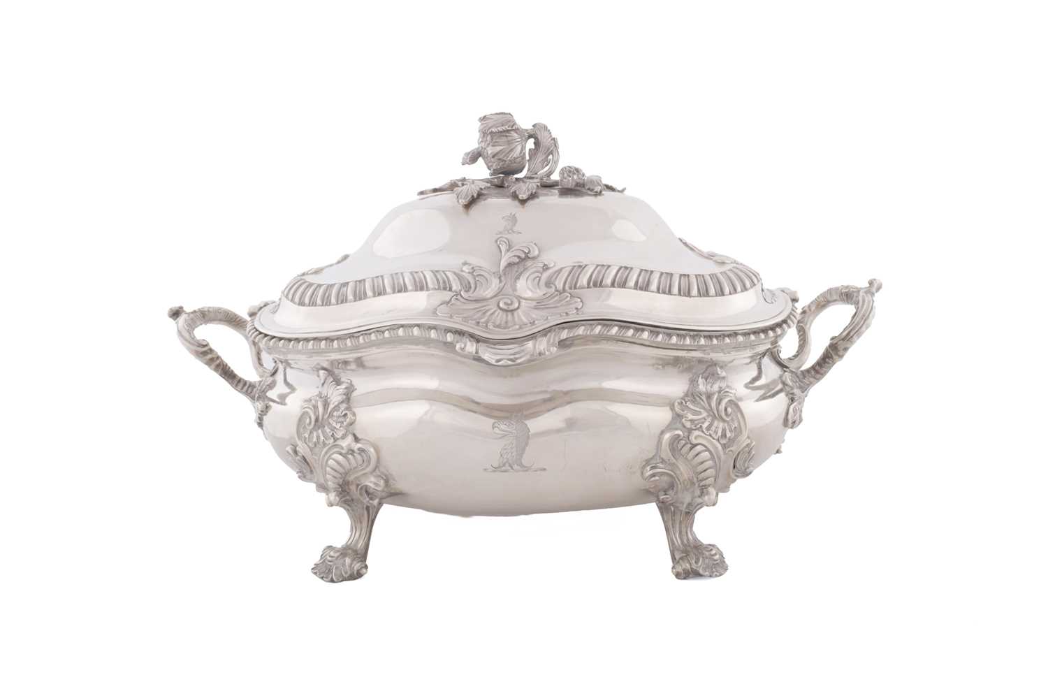 Lot 415 - JOHN HOULE, LONDON. A WILLIAM IV SILVER SOUP TUREEN AND COVER