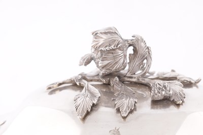 Lot 415 - JOHN HOULE, LONDON. A WILLIAM IV SILVER SOUP TUREEN AND COVER
