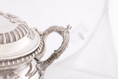 Lot 415 - JOHN HOULE, LONDON. A WILLIAM IV SILVER SOUP TUREEN AND COVER