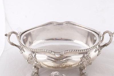 Lot 415 - JOHN HOULE, LONDON. A WILLIAM IV SILVER SOUP TUREEN AND COVER