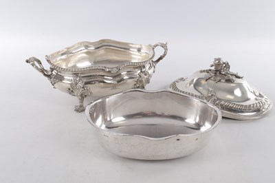 Lot 415 - JOHN HOULE, LONDON. A WILLIAM IV SILVER SOUP TUREEN AND COVER