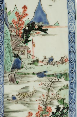 Lot 99 - A PAIR OF CHINESE KANGXI PERIOD FAMILLE VERTE PORCELAIN GIN FLASKS