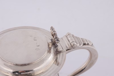 Lot 396 - A WILLIAM AND MARY SILVER LIDDED TANKARD