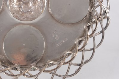 Lot 384 - EDWARD JUNIOR, JOHN AND WILLIAM BARNARD, LONDON. A VICTORIAN SILVER EGG CRUET SET