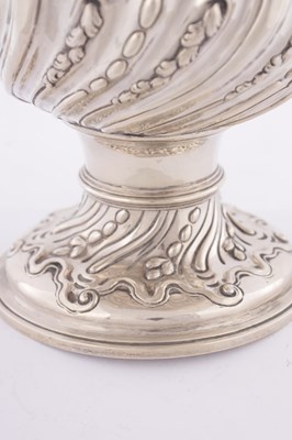 Lot 386 - DANIEL SMITH AND ROBERT SHARP, LONDON. A GEORGE III SILVER CUP AND COVER