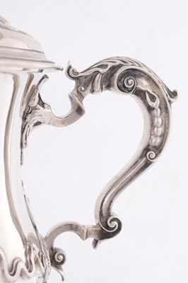 Lot 386 - DANIEL SMITH AND ROBERT SHARP, LONDON. A GEORGE III SILVER CUP AND COVER
