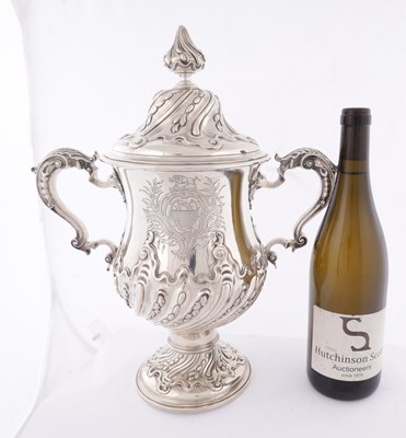 Lot 386 - DANIEL SMITH AND ROBERT SHARP, LONDON. A GEORGE III SILVER CUP AND COVER