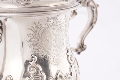 Lot 386 - DANIEL SMITH AND ROBERT SHARP, LONDON. A GEORGE III SILVER CUP AND COVER