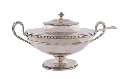 Lot 377 - ROBERT HENNELL. LONDON. A PAIR OF GEORGE III SILVER SAUCE TUREENS AND COVERS