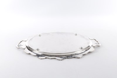 Lot 426 - JOSEPH RODGERS & SONS, SHEFFIELD. A VICTORIAN SILVER OVAL TRAY