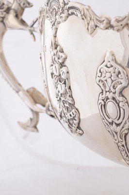 Lot 383 - CHARLES BOYTON & SON LTD. LONDON. A GEORGE V SILVER MONTEITH BOWL