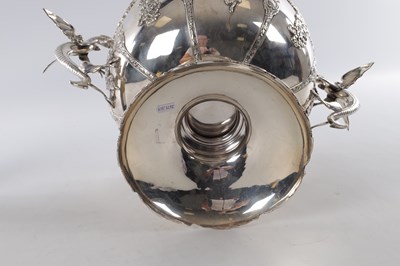 Lot 383 - CHARLES BOYTON & SON LTD. LONDON. A GEORGE V SILVER MONTEITH BOWL