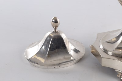 Lot 380 - HENRY CHAWNER. LONDON. A GEORGE III SILVER SAMOVAR