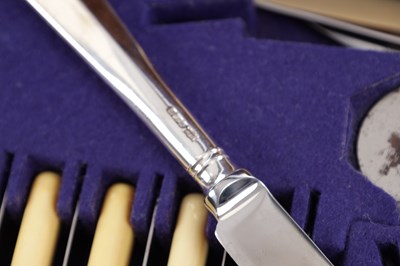 Lot 456 - A BOXED SILVER PART SERVICE CANTEEN OF CUTLERY