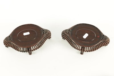 Lot A PAIR OF LATE QING DYNASTY CHINESE JADE DISHES ON STANDS